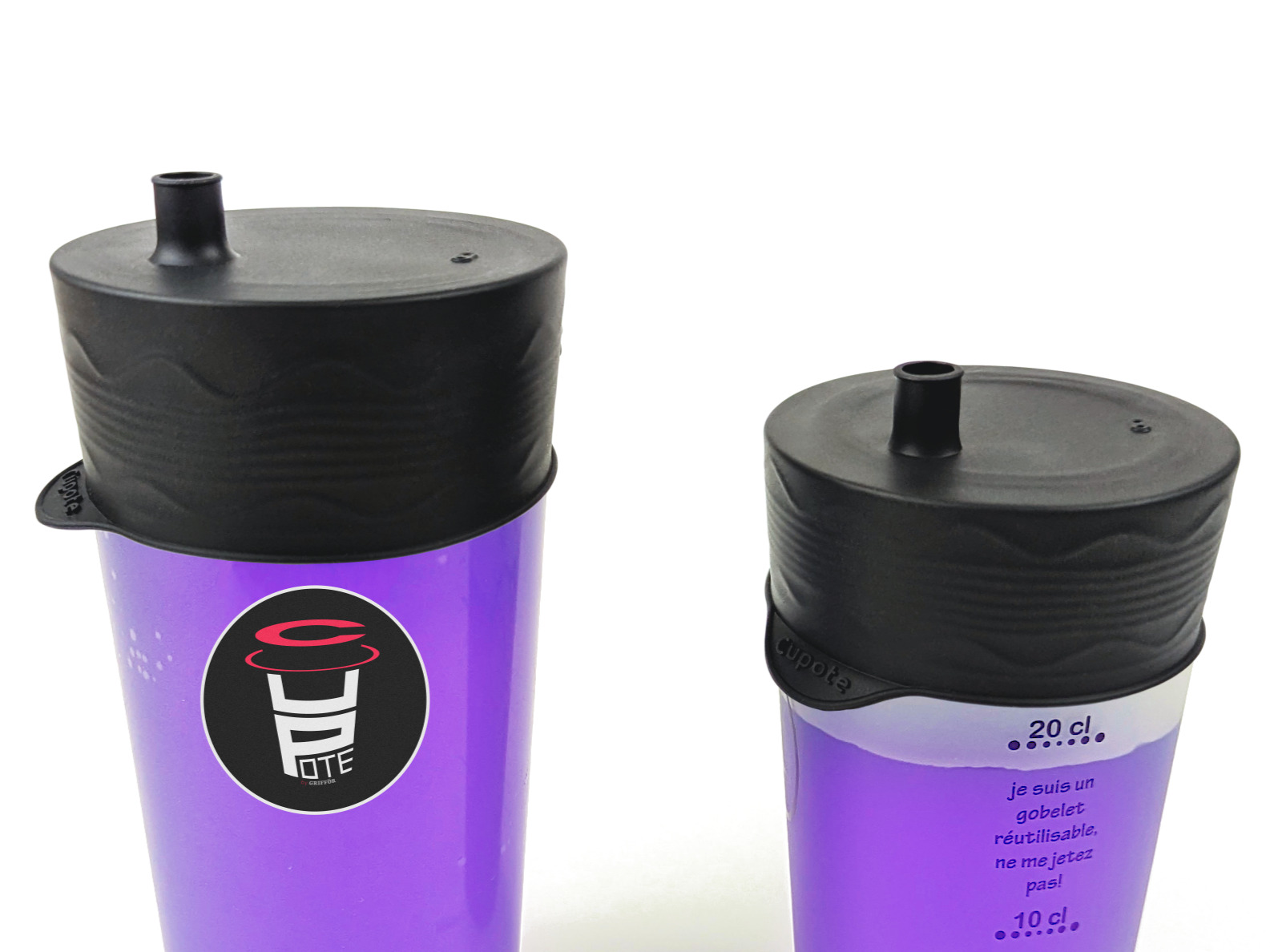 Deux Ecocups protégés par des capotes de verre Cupote