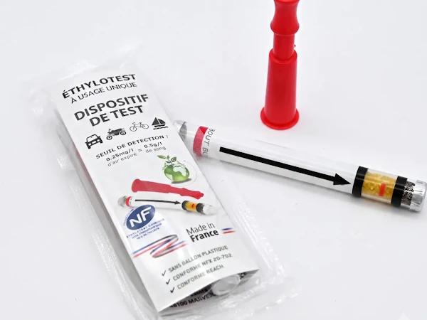 Éthylotest chimique sans ballon avec embout buccal et sachet individuel